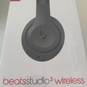 UNOPENED Beats Studio3 Wireless in Charcoal Gray